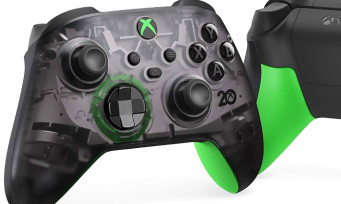 Xbox 20 ans : une manette noire translucide et un casque qui font référence au kit débug