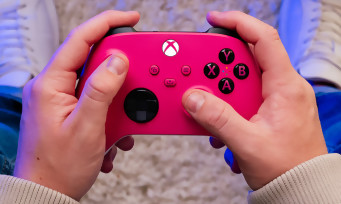 Xbox : Microsoft lance la manette Deep Pink et sa robe rose percutante