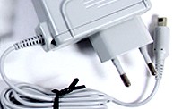 3DS XL : un adaptateur secteur pour les Américains ?