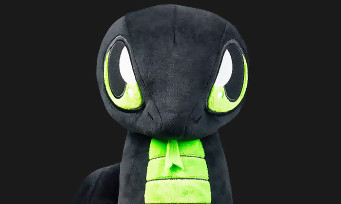 Razer : la macotte officielle Sneki Snake disponible en peluche au profit d'une ONG