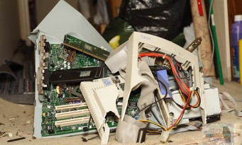 Piratage PSN 2008 : l'un des pirates évite la prison en détruisant son PC !