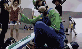 Mario Kart 8 : un cosplay Luigi bad-ass lors de l'Anime Expo 2014