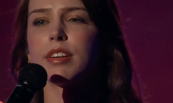 Metal Gear Solid 5 : Stefanie Joosen chante le thème de Quiet en live aux Game Awards 2015