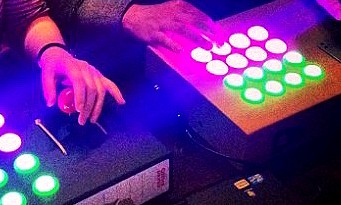 Tenya Wanya Teens : un jeu qui se joue avec une manette à 16 boutons !